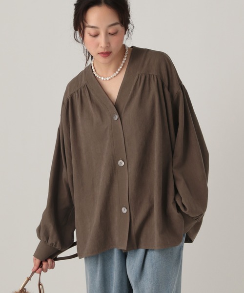 Elura（エルーラ）の「スウェードライクＶブラウス/636913（シャツ/ブラウス・レディース・モカ/オフホワイト/グレー・FREE）」の3枚目の写真