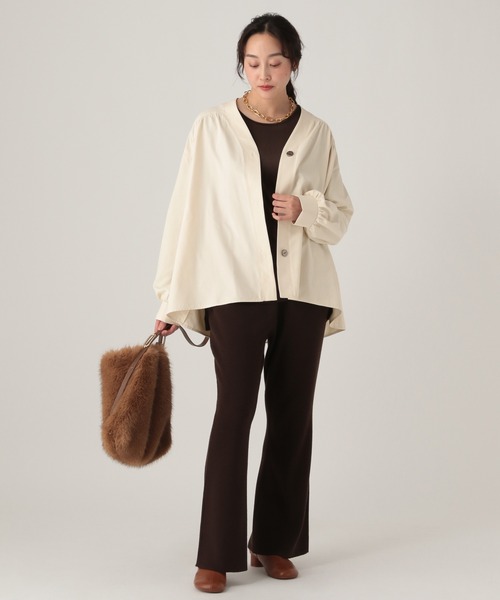 Elura（エルーラ）の「スウェードライクＶブラウス/636913（シャツ/ブラウス・レディース・モカ/オフホワイト/グレー・FREE）」の5枚目の写真