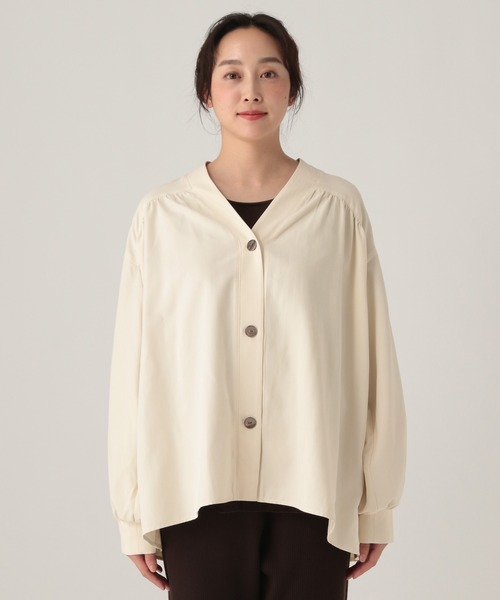 Elura（エルーラ）の「スウェードライクＶブラウス/636913（シャツ/ブラウス・レディース・モカ/オフホワイト/グレー・FREE）」の11枚目の写真