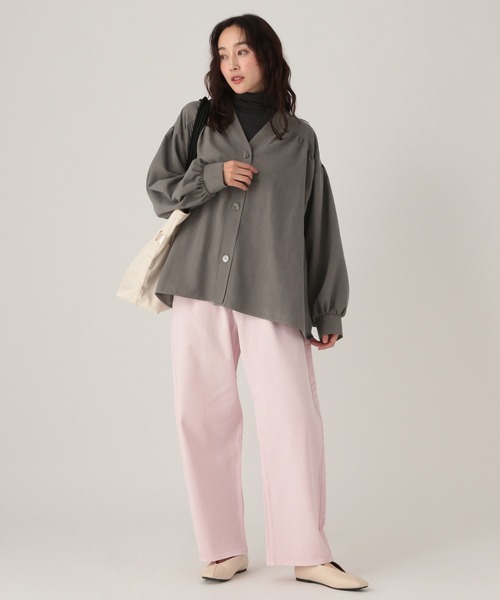 Elura（エルーラ）の「スウェードライクＶブラウス/636913（シャツ/ブラウス・レディース・モカ/オフホワイト/グレー・FREE）」の6枚目の写真