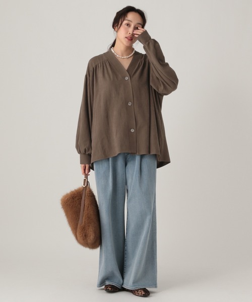 Elura（エルーラ）の「スウェードライクＶブラウス/636913（シャツ/ブラウス・レディース・モカ/オフホワイト/グレー・FREE）」の9枚目の写真