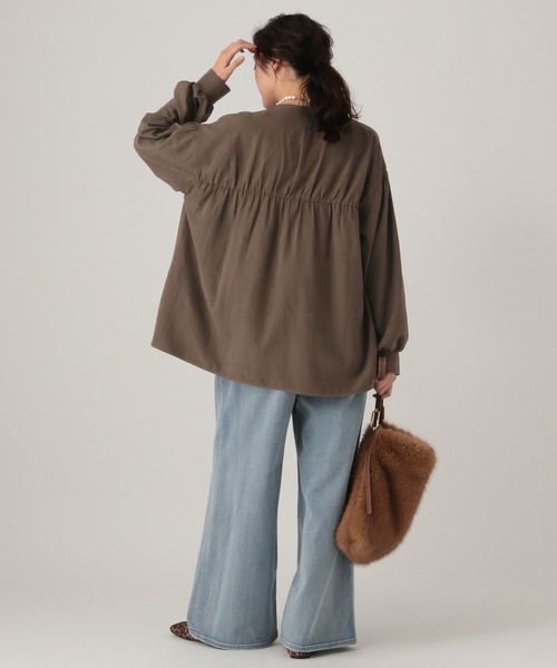 Elura（エルーラ）の「スウェードライクＶブラウス/636913（シャツ/ブラウス・レディース・モカ/オフホワイト/グレー・FREE）」の10枚目の写真