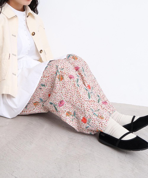 l'atelier du savon（アトリエドサボン）の「ちぎり絵のチューリッププリントパンツ（その他パンツ・レディース・レッド/グリーン・FREE）」の4枚目の写真