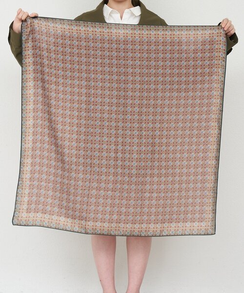 SHENERY（シーナリー）の「リバーシブルスカーフ（バンダナ/スカーフ・レディース・ブラウン・FREE）」の4枚目の写真