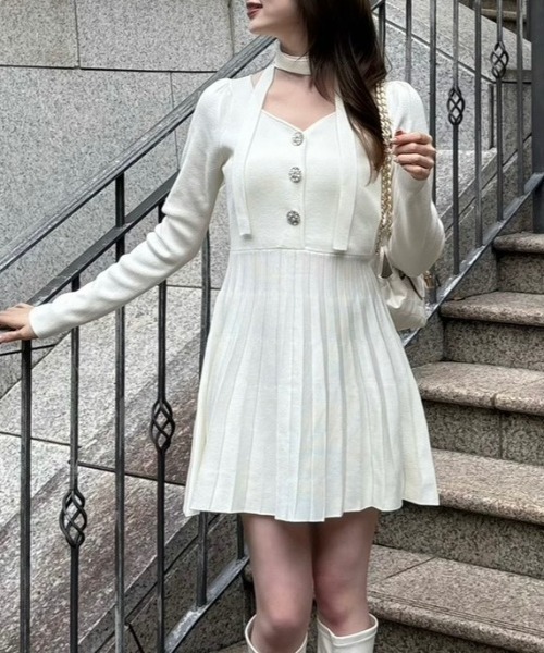 rienda(リエンダ)の「フロントビジュープリーツミニニットワンピース 秋服 冬服(ワンピース・レディース・ブラック/レッド/ホワイト・FREE)」の2枚目の写真