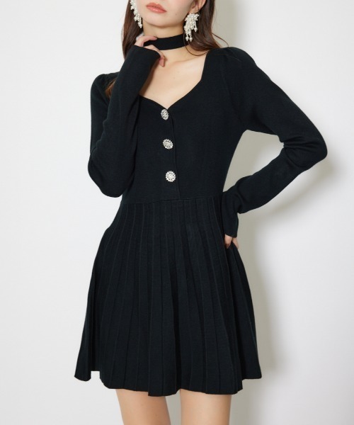 rienda(リエンダ)の「フロントビジュープリーツミニニットワンピース 秋服 冬服(ワンピース・レディース・ブラック/レッド/ホワイト・FREE)」の1枚目の写真