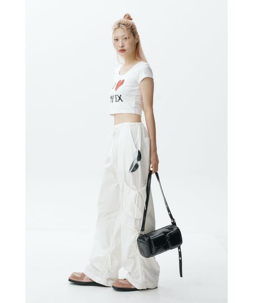 BBYB(ビービーワイビー)の「背面下ポケットユーティリティショルダー(ブルー)(ショルダーバッグ・レディース・ブルー・FREE)」の4枚目の写真