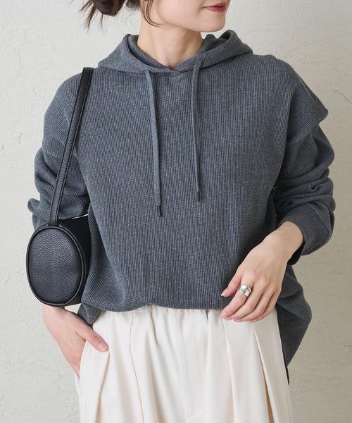 PUAL CE CIN（ピュアルセシン）の「ワッフルレイヤードパーカー（パーカー・レディース・チャコールグレー/オートミール・FREE）」の13枚目の写真