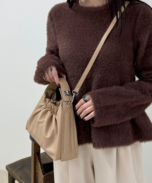 fredy emue（フレディエミュ）の「ギャザー三角ワンハンドルバッグ（ショルダーバッグ・レディース・アイボリー/ブラック/シルバー/ベージュ・FREE）」の13枚目の写真