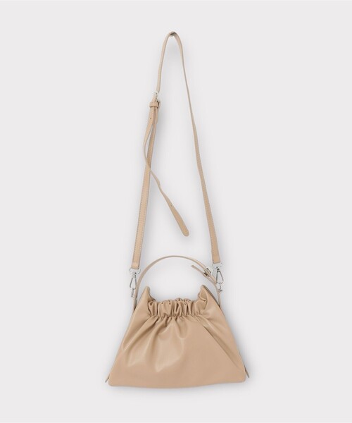 fredy emue（フレディエミュ）の「ギャザー三角ワンハンドルバッグ（ショルダーバッグ・レディース・アイボリー/ブラック/シルバー/ベージュ・FREE）」の15枚目の写真