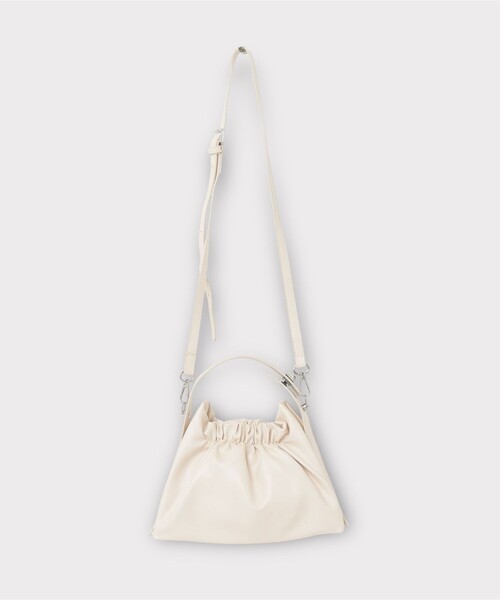 fredy emue（フレディエミュ）の「ギャザー三角ワンハンドルバッグ（ショルダーバッグ・レディース・アイボリー/ブラック/シルバー/ベージュ・FREE）」の20枚目の写真