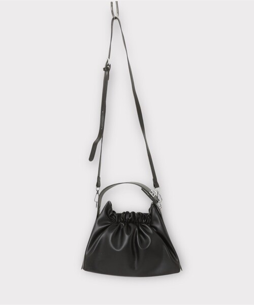 fredy emue（フレディエミュ）の「ギャザー三角ワンハンドルバッグ（ショルダーバッグ・レディース・アイボリー/ブラック/シルバー/ベージュ・FREE）」の5枚目の写真