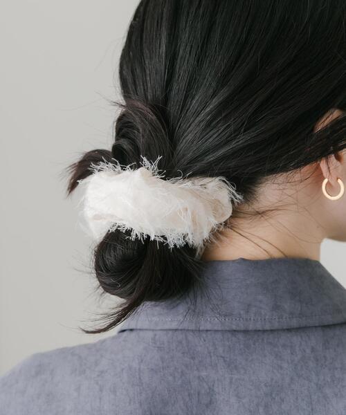 SMELLY（スメリー）の「シアーフリンジシュシュ（シュシュ・レディース・アイボリー・-）」の3枚目の写真