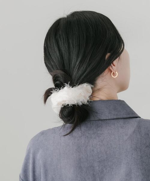 SMELLY（スメリー）の「シアーフリンジシュシュ（シュシュ・レディース・アイボリー・-）」の4枚目の写真