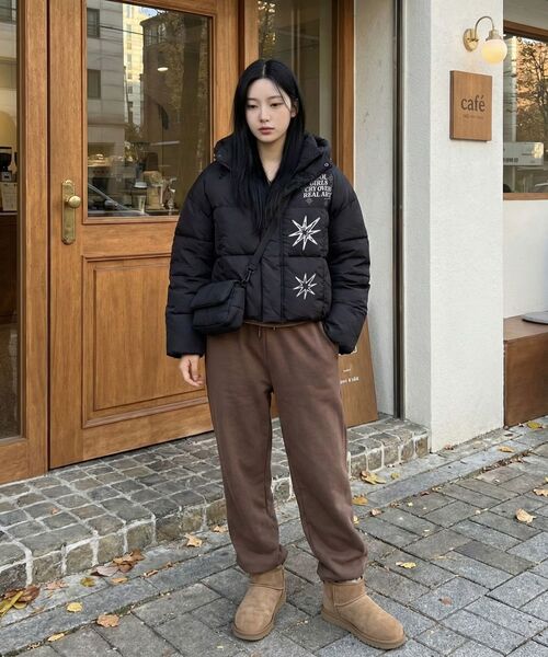 ARTISTWEAR（アーティストウェア）の「[3COLORS] スパークルフードクロップショートパディング（ダウンジャケット/コート・レディース・ブラウン/ブラック/クリーム・MEDIUM/LARGE）」の14枚目の写真