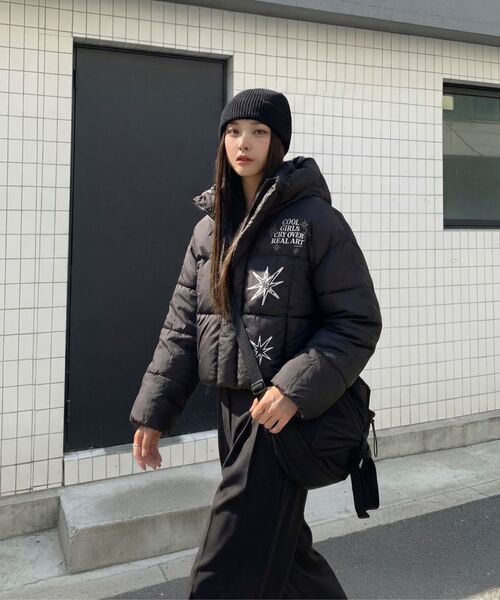 ARTISTWEAR（アーティストウェア）の「[3COLORS] スパークルフードクロップショートパディング（ダウンジャケット/コート・レディース・ブラウン/ブラック/クリーム・MEDIUM/LARGE）」の15枚目の写真