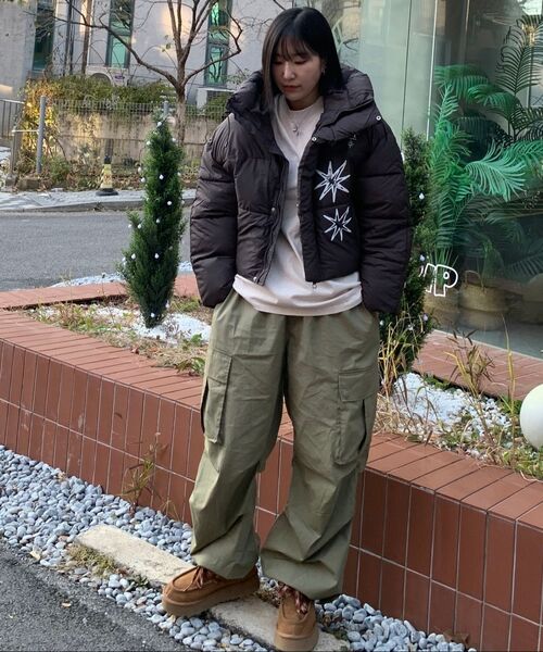 ARTISTWEAR（アーティストウェア）の「[3COLORS] スパークルフードクロップショートパディング（ダウンジャケット/コート・レディース・ブラウン/ブラック/クリーム・MEDIUM/LARGE）」の16枚目の写真