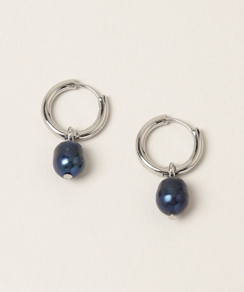 A part by（アパートバイ）の「フープパールピアス（ピアス（両耳用）・レディース・アイボリー/ネイビー・FREE）」の7枚目の写真