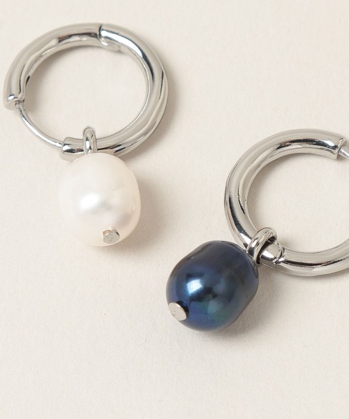 A part by（アパートバイ）の「フープパールピアス（ピアス（両耳用）・レディース・アイボリー/ネイビー・FREE）」の10枚目の写真