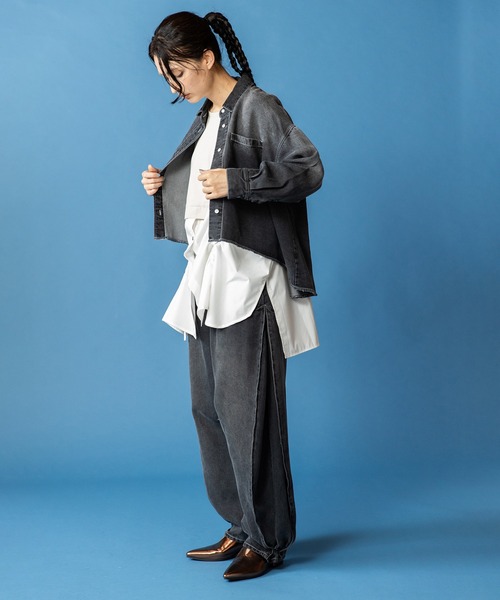 OSMOSIS（オズモーシス）の「セルロースデニムビッグシャツ（シャツ/ブラウス・レディース・ライトブルー/ブラック/ブルー・ONE SIZE）」の4枚目の写真