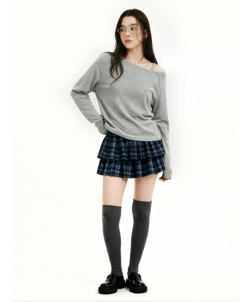 IMCLAIRE（アイエムクレア）の「オールデイベーシックオフショルダートップグレー（Tシャツ/カットソー・レディース・その他・1/2）」の2枚目の写真