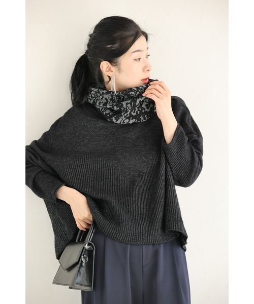 cawaii（カワイイ）の「アート柄スヌード風ネックのドルマンニットプルオーバートップス（ニット/セーター・レディース・グレー・FREE）」の11枚目の写真