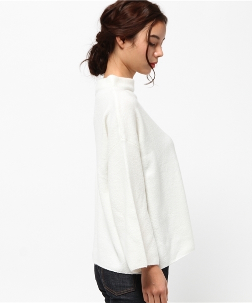 MOUSSY（マウジー）の「BOTTLE NECK LOOSE KNIT TOPS（ニット/セーター・レディース・ライトブルー/オフホワイト/キャメル・FREE）」の6枚目の写真