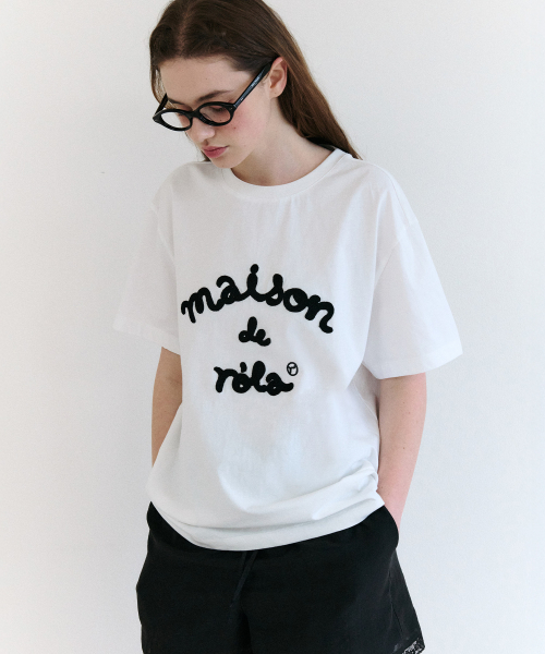 ROLAROLA（ロラロラ）の「メゾン・ド・ローラ 刺繍 ルーズフィット Tシャツ ホワイト（Tシャツ/カットソー・レディース・その他・FREE）」の2枚目の写真
