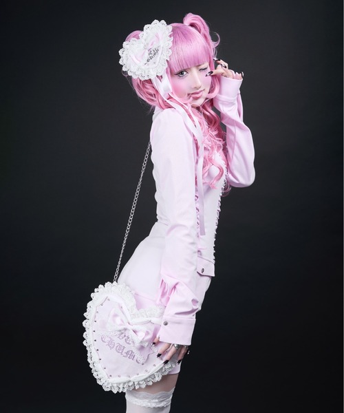 AVENCHUMU(アバンチュウム)の「Zip-up shirt collar shirring one-piece(ワンピース・レディース・ブラック/ピンク・XS/FREE)」の3枚目の写真