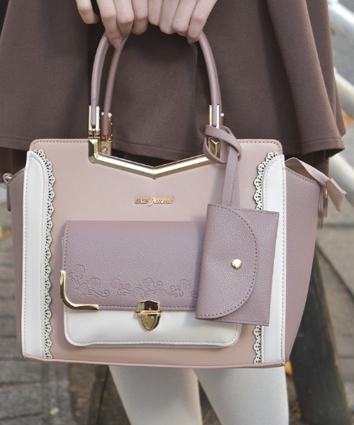 axes femme（アクシーズファム）の「エンボスフラップ配色バッグ（ボストンバッグ・レディース・ネイビー/グリーン/ピンク・FREE）」の3枚目の写真