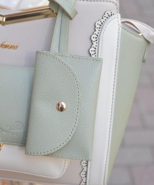 axes femme（アクシーズファム）の「エンボスフラップ配色バッグ（ボストンバッグ・レディース・ネイビー/グリーン/ピンク・FREE）」の5枚目の写真