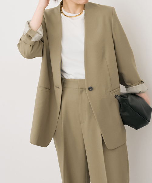 Spick & Span（スピックアンドスパン）の「トロストレッチVカラージャケット（ノーカラージャケット・レディース・ベージュ/ブラック・38/36/34）」の2枚目の写真