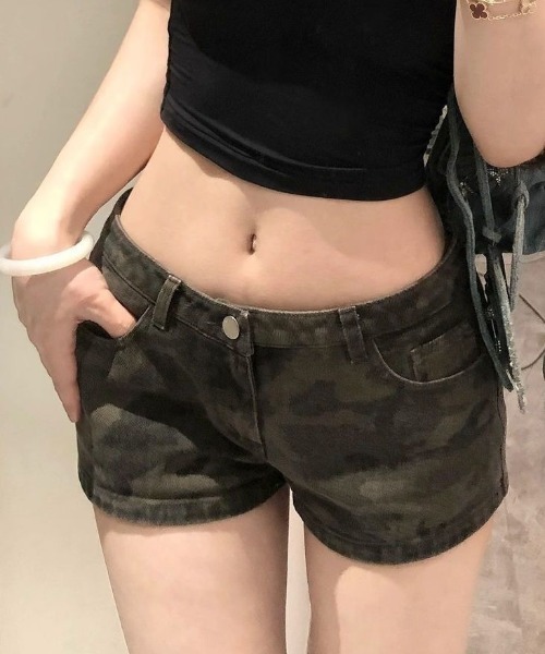 タイムセール！古着デニム☆解体×再構築☆ ハーフショートパンツ☆ミリタリ☆ 迷彩 セール】【26年春夏新作】迷彩柄 デニムタイトフィットデニムショート