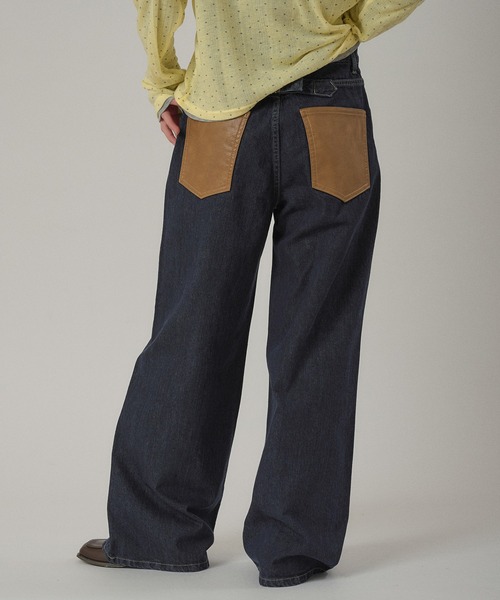 MUHET(ミュエータ)の「synthetic leather pocket cinch back denim pants / 合成皮革ポケットシンチバックデニムパンツ(デニムパンツ・レディース・インディゴブルー/ライトインディゴブルー・SMALL/MEDIUM/LARGE)」の6枚目の写真