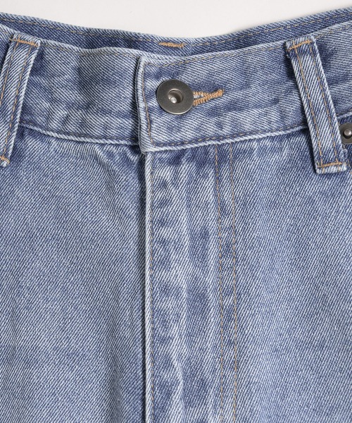 MUHET(ミュエータ)の「synthetic leather pocket cinch back denim pants / 合成皮革ポケットシンチバックデニムパンツ(デニムパンツ・レディース・インディゴブルー/ライトインディゴブルー・SMALL/MEDIUM/LARGE)」の17枚目の写真