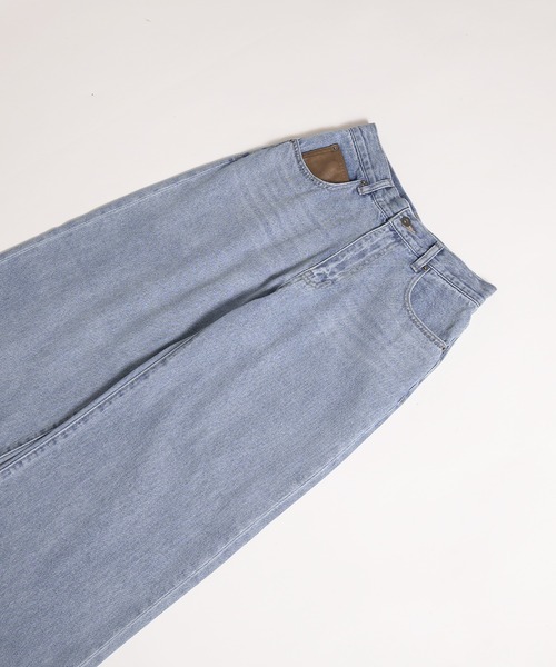 MUHET(ミュエータ)の「synthetic leather pocket cinch back denim pants / 合成皮革ポケットシンチバックデニムパンツ(デニムパンツ・レディース・インディゴブルー/ライトインディゴブルー・SMALL/MEDIUM/LARGE)」の20枚目の写真