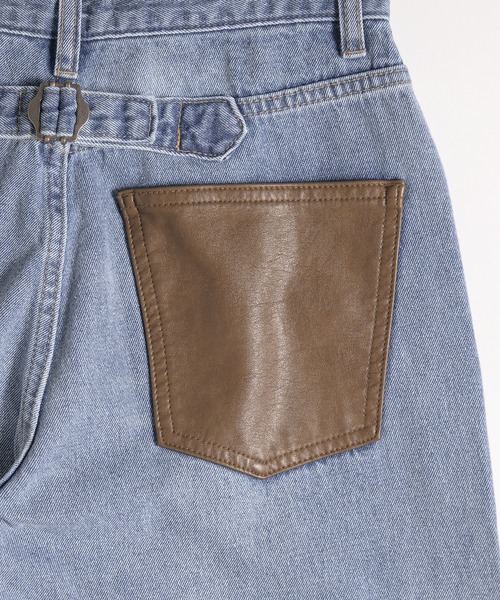 MUHET(ミュエータ)の「synthetic leather pocket cinch back denim pants / 合成皮革ポケットシンチバックデニムパンツ(デニムパンツ・レディース・インディゴブルー/ライトインディゴブルー・SMALL/MEDIUM/LARGE)」の22枚目の写真