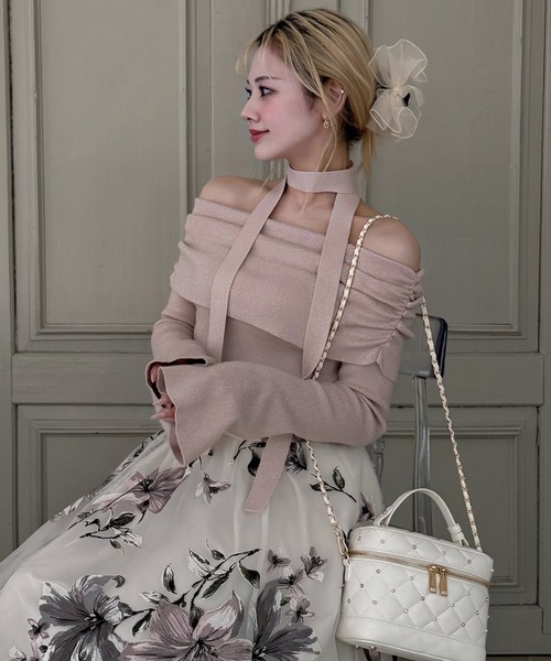 ROYAL PARTY（ロイヤルパーティー）の「ストール付オフショルギャザーラメニットトップス（ニット/セーター・レディース・ピンク/ブラック/オフホワイト/パープル・FREE）」の4枚目の写真