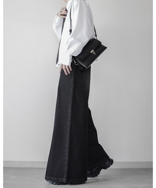 ELLUV（エルブ）の「【ELLUV/エルヴ】13ozティックネスデニム ディメンションタック ワイドフレアスラックス（デニムパンツ・メンズ・ダークインディゴブルー/ブラック/ライトインディゴブルー・S/M/XS）」の4枚目の写真