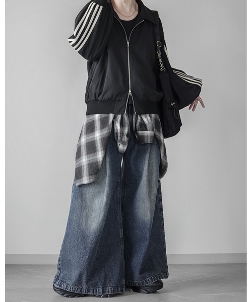 ELLUV（エルブ）の「【ELLUV/エルヴ】13ozティックネスデニム ディメンションタック ワイドフレアスラックス（デニムパンツ・メンズ・ダークインディゴブルー/ブラック/ライトインディゴブルー・S/M/XS）」の11枚目の写真