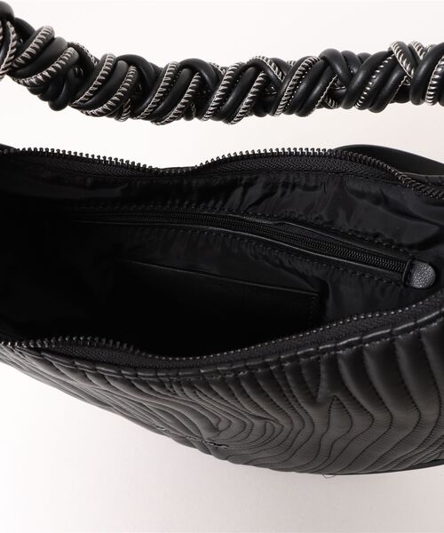 Desigual（デシグアル）の「Oval Moon Bag/楕円形ムーンバッグ（ショルダーバッグ・レディース・ブラック・FREE）」の8枚目の写真