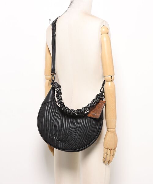 Desigual（デシグアル）の「Oval Moon Bag/楕円形ムーンバッグ（ショルダーバッグ・レディース・ブラック・FREE）」の9枚目の写真