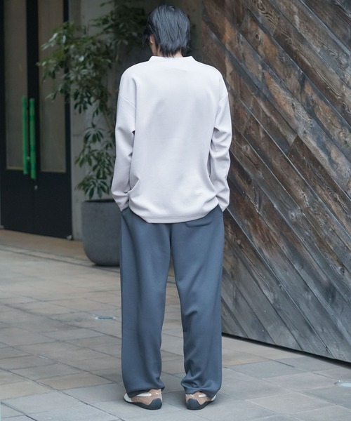 Blue Standard (ブルースタンダード)の「【BLUE STANDARD/ブルースタンダード】【もちもち高見えクッション素材】パフィースウェット トレーナー シワにならない 部分刺繍 ストレッチ ユニセックス(スウェット・メンズ・ダークグリーン/チャコールグレー/アイボリー/グレー・LARGE/MEDIUM/X-LARGE)」の15枚目の写真