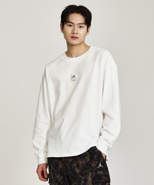 NIKE(ナイキ)の「ナイキ スポーツウェア ロングスリーブ Tシャツ / Nike Sportswear Long-Sleeve T-Shirt IO9761-100 White(Tシャツ/カットソー・メンズ・ホワイト・XL/2XL/S/M/L)」の2枚目の写真