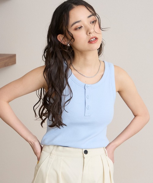THE CRAFT CREW PRODUCTS(ザクラフトクループロダクツ)の「接触冷感 カップ付き ヘンリーネック リブタンクトップ / UVカット【THE CRAFT CREW PRODUCTS】(タンクトップ・レディース・レッド/ライトカーキ/ブラック/オフホワイト/ブラウン/ライトブルー/ネイビー/ダークグレー・S/L/M)」の15枚目の写真