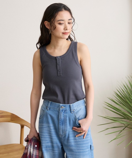 THE CRAFT CREW PRODUCTS(ザクラフトクループロダクツ)の「接触冷感 カップ付き ヘンリーネック リブタンクトップ / UVカット【THE CRAFT CREW PRODUCTS】(タンクトップ・レディース・レッド/ライトカーキ/ブラック/オフホワイト/ブラウン/ライトブルー/ネイビー/ダークグレー・S/L/M)」の22枚目の写真