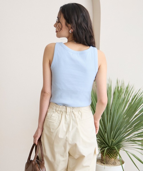 THE CRAFT CREW PRODUCTS(ザクラフトクループロダクツ)の「接触冷感 カップ付き ヘンリーネック リブタンクトップ / UVカット【THE CRAFT CREW PRODUCTS】(タンクトップ・レディース・レッド/ライトカーキ/ブラック/オフホワイト/ブラウン/ライトブルー/ネイビー/ダークグレー・S/L/M)」の11枚目の写真