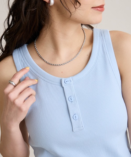 THE CRAFT CREW PRODUCTS(ザクラフトクループロダクツ)の「接触冷感 カップ付き ヘンリーネック リブタンクトップ / UVカット【THE CRAFT CREW PRODUCTS】(タンクトップ・レディース・レッド/ライトカーキ/ブラック/オフホワイト/ブラウン/ライトブルー/ネイビー/ダークグレー・S/L/M)」の12枚目の写真