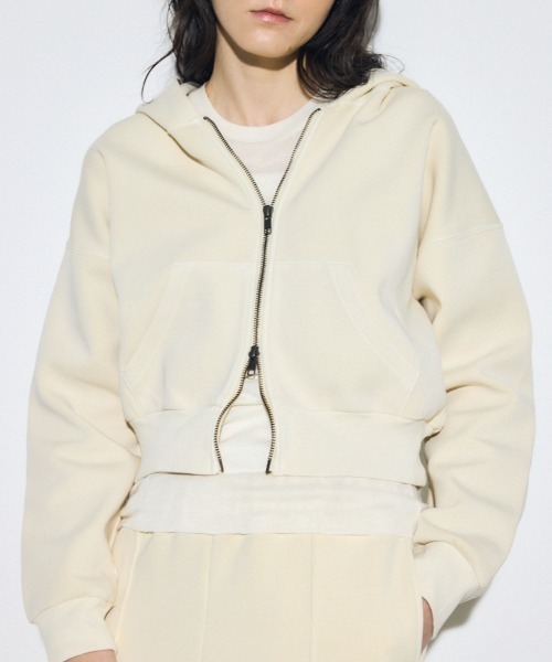 AZUL by moussy（アズールバイマウジー）の「ピグメントダブルジップフーディー（パーカー・レディース・ライトブラック/アイボリー/カーキ・FREE）」の2枚目の写真