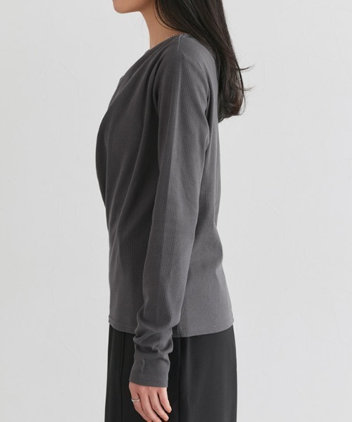 Pierrot(ピエロ)の「ドレープデザインテレコリブカットソー(Tシャツ/カットソー・レディース・オフホワイト/ブラック/チャコール・LL/L/M)」の11枚目の写真